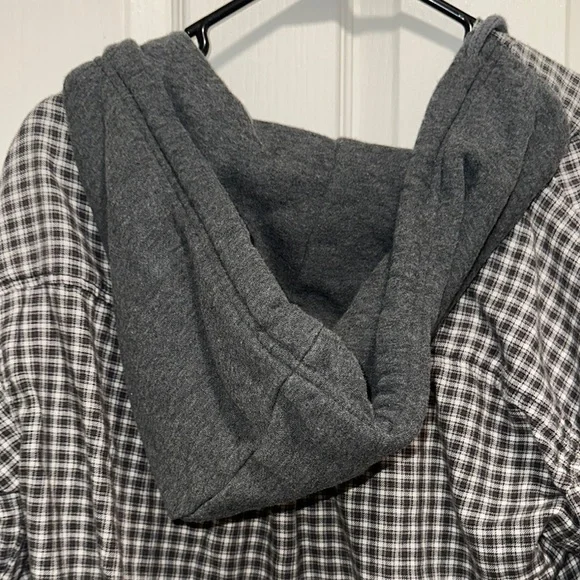 American Eagle Outfitters Black and Gray Plaid Button Down Shirt - Picture 11 of 11